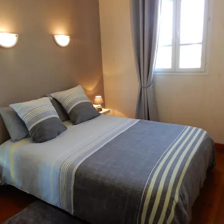 Des Bains De 1 A 3 Pers 300 M Avec Balcon Et Vue Velos Fournis 2 Petit Dejeuner En Option